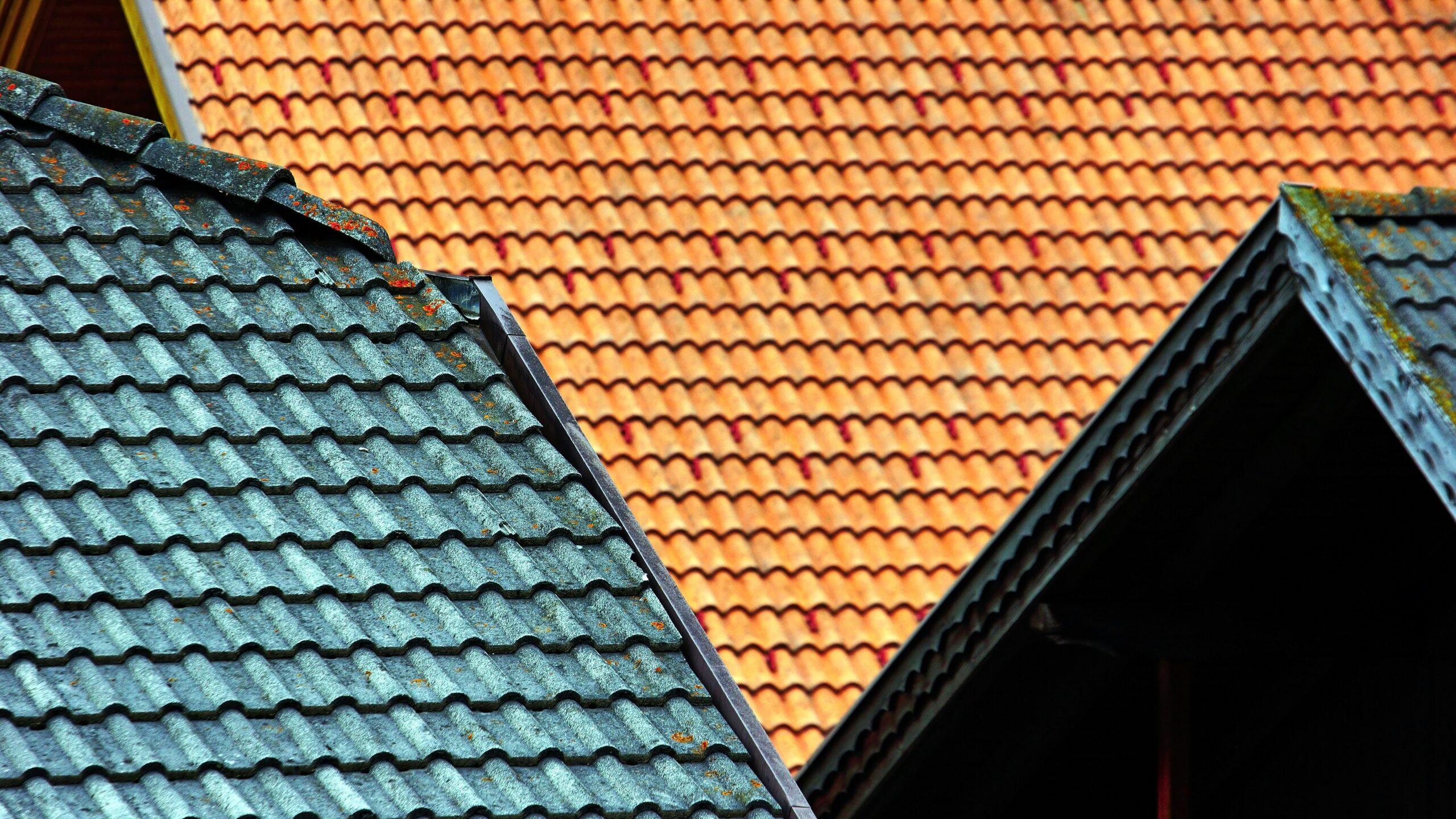 Schuine Nederlandse daken die in aanmerking komen voor en dakinspectie